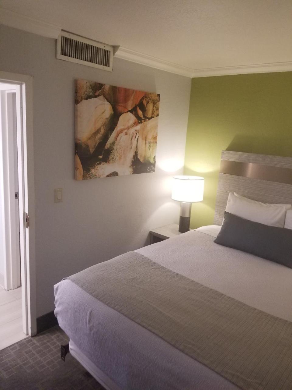 Best Western Innsuites Phoenix Hotel & Suites Экстерьер фото