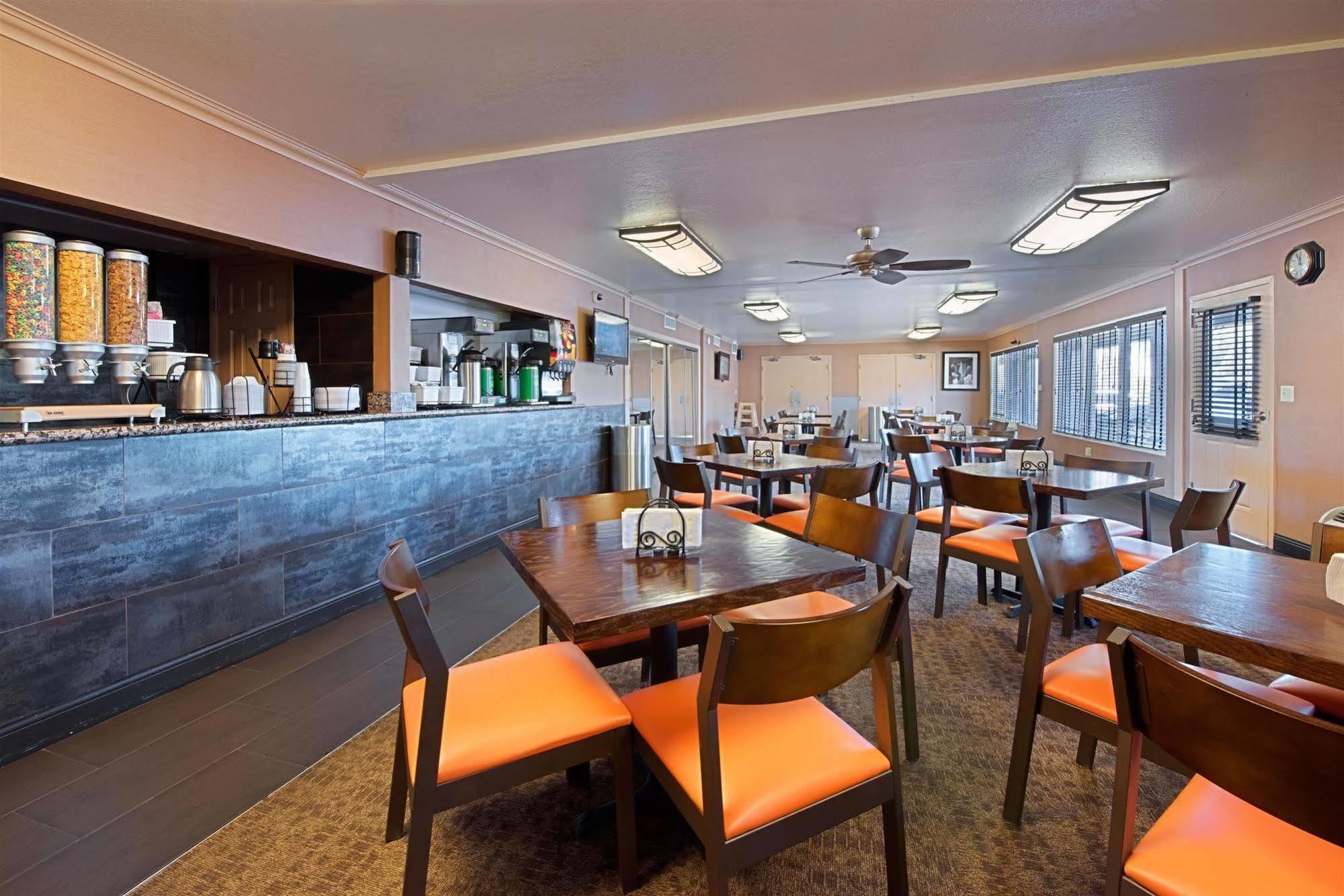Best Western Innsuites Phoenix Hotel & Suites Экстерьер фото