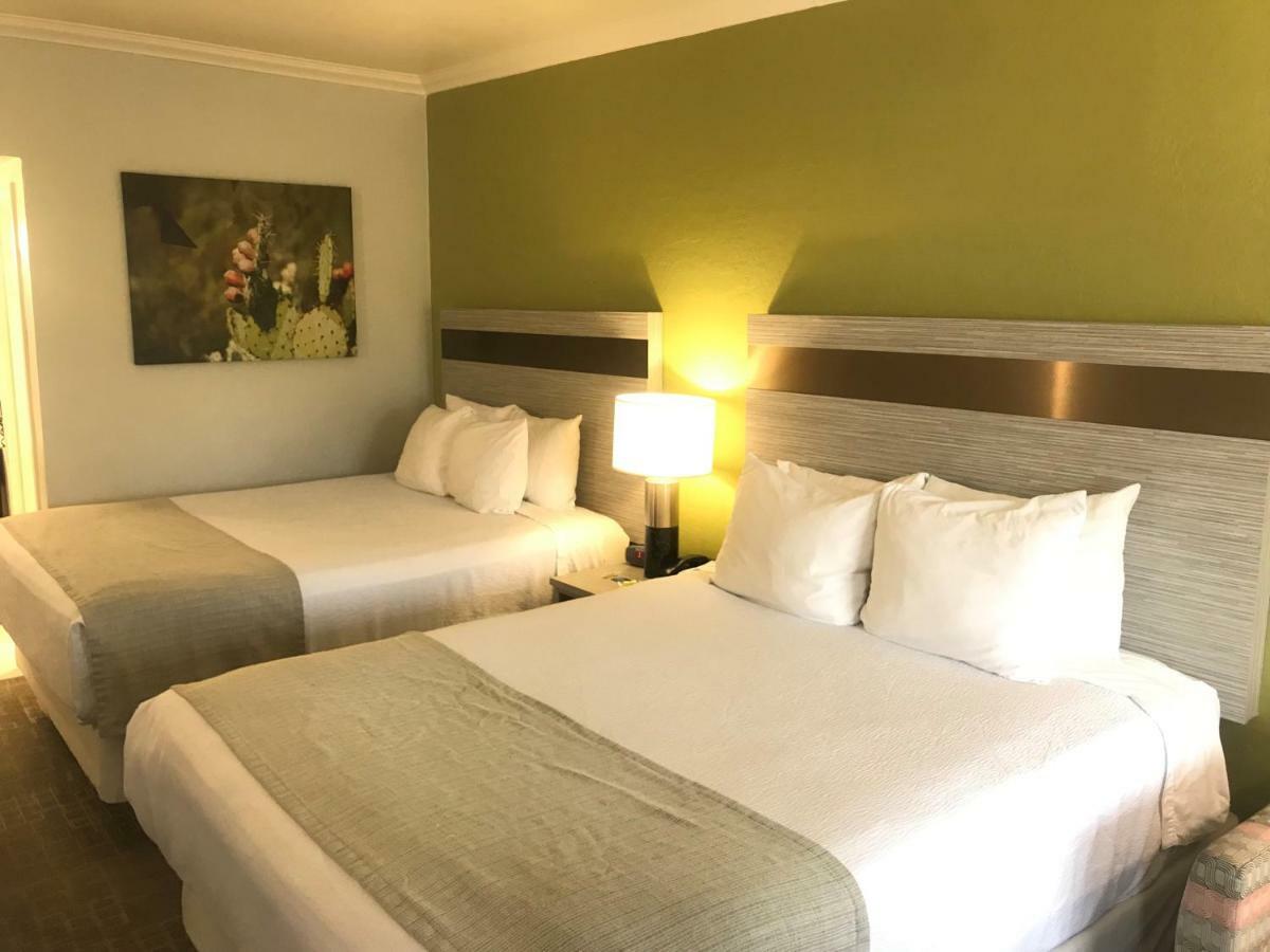 Best Western Innsuites Phoenix Hotel & Suites Экстерьер фото