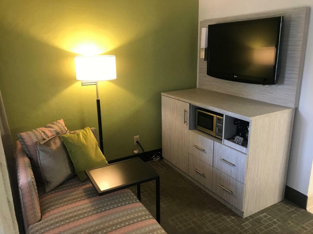 Best Western Innsuites Phoenix Hotel & Suites Экстерьер фото
