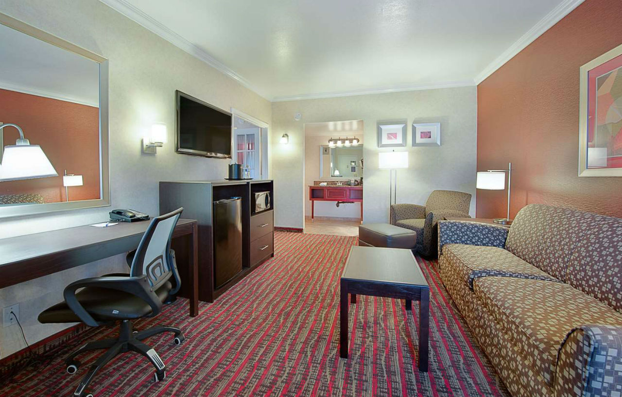 Best Western Innsuites Phoenix Hotel & Suites Экстерьер фото